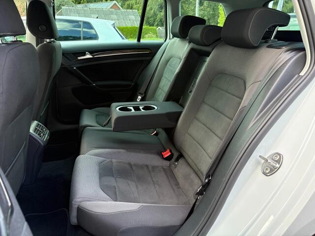 Volkswagen GOLF 1.5 TSI R-Line Highline DSG LED, Navi, Massage, PDC, 17Inch