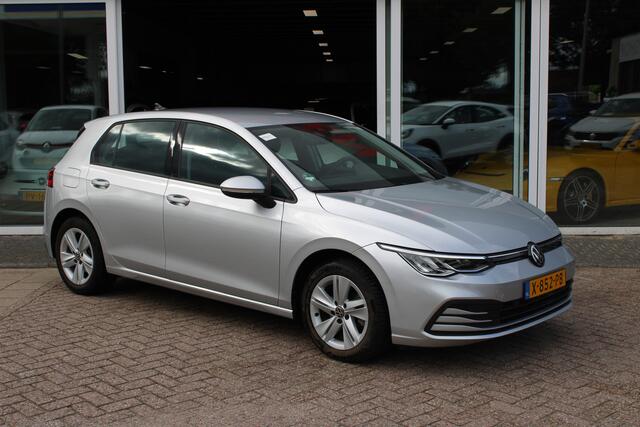 Volkswagen GOLF 1.0 eTSI Life Business