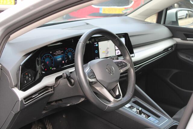 Volkswagen GOLF 1.0 eTSI Life Business