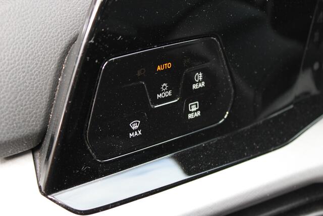 Volkswagen GOLF 1.0 eTSI Life Business