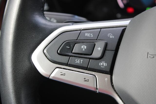 Volkswagen GOLF 1.0 eTSI Life Business