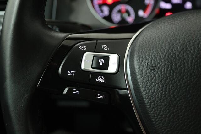 Volkswagen GOLF 1.0 TSI Comfortline (STOELVERWARMING, CAMERA, CRUISE ADAPTIEF, PARKEERSENSOREN)