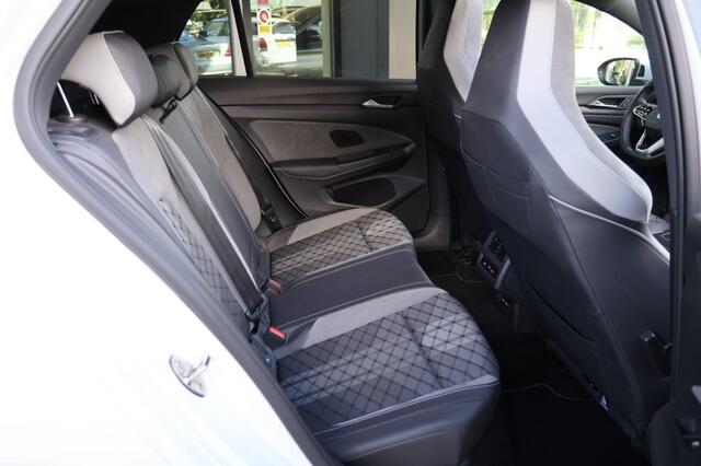 Volkswagen GOLF 1.5 R-LINE PANO*SFEER*HenK*IQ-LIGHT*CARPLAY*ADAPTIEF*CAMERA*HUD