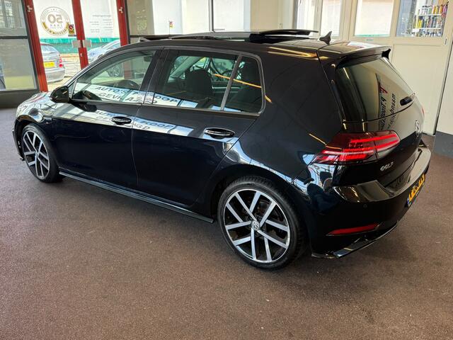 Volkswagen GOLF 1.5 TSI Highline R-Line Automaat | Panoramadak | Digital dashboard | Stoelmassage+Verwarming | Adaptieve cruise control | Climate control | Achteruitrijcamera | Elek. inklapbare spiegels | Apple carplay/Android Auto