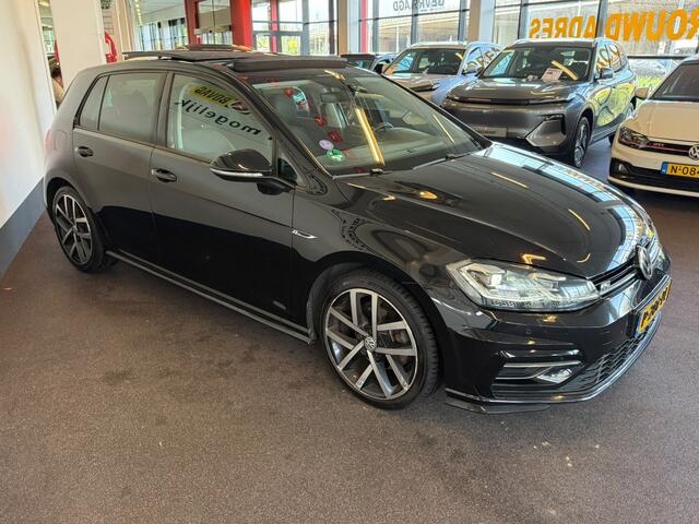 Volkswagen GOLF 1.5 TSI Highline R-Line Automaat | Panoramadak | Digital dashboard | Stoelmassage+Verwarming | Adaptieve cruise control | Climate control | Achteruitrijcamera | Elek. inklapbare spiegels | Apple carplay/Android Auto