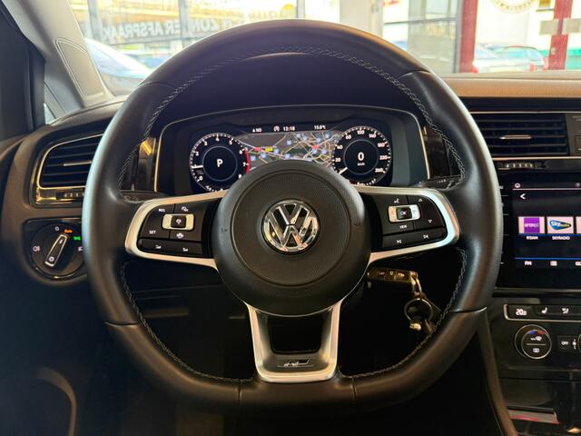 Volkswagen GOLF 1.5 TSI Highline R-Line Automaat | Panoramadak | Digital dashboard | Stoelmassage+Verwarming | Adaptieve cruise control | Climate control | Achteruitrijcamera | Elek. inklapbare spiegels | Apple carplay/Android Auto