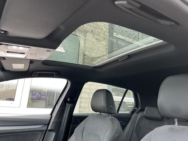 Volkswagen GOLF 1.5 eTSI / AUTOMAAT/ PANO/ APP-CONNECT/ ACC/ PARK.SENSOR.V+A/ CAMERA/ STUUR+STOELVERWARM./ MEMORY SEAT/ MASSAGE/ HEAD-UP/ KEYLESS/ RIJ-MODI/ DIGITAL DASH/ DAB/ CLIMA/ LED/ 18'' LMV