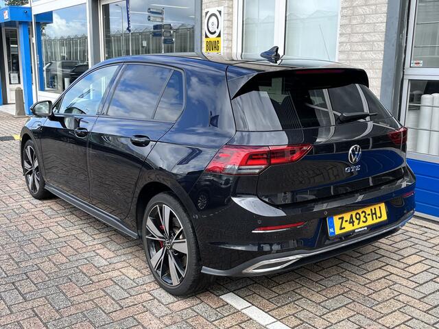 Volkswagen GOLF 1.4 eHybrid GTE / AUTOMAAT/ ACC/ APP-CONNECT/ PARK.SENSOR.V+A/ CAMERA/ STUUR+STOELVERWARM./ DODEHOEK/ KEYLESS/ DIGITAL DASH/ NAVI/ DAB/ CLIMA/ LED/ 18'' LMV