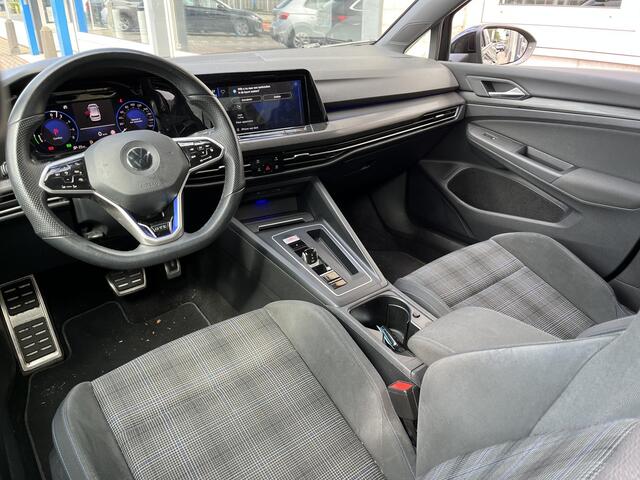 Volkswagen GOLF 1.4 eHybrid GTE / AUTOMAAT/ ACC/ APP-CONNECT/ PARK.SENSOR.V+A/ CAMERA/ STUUR+STOELVERWARM./ DODEHOEK/ KEYLESS/ DIGITAL DASH/ NAVI/ DAB/ CLIMA/ LED/ 18'' LMV