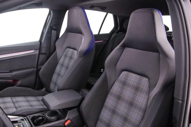 Volkswagen GOLF 1.5 eHybrid GTE 272pk DSG Automaat, Trekhaak, Panoramadak, 360 camera, Stoelverwarming, Stuurverwarming, Parkeersensoren, Dodehoeksensoren, Navigatie, App-connect