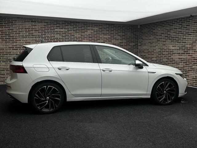 Volkswagen GOLF 1.5 eTSI Style Pano| ergoActive