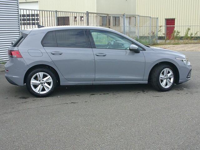 Volkswagen GOLF 1.0 TSI Life Business Staat in Hoogeveen