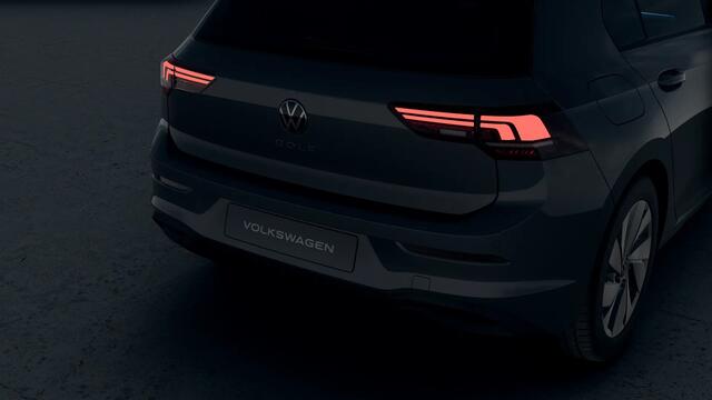 Volkswagen GOLF Life Edition eHybrid | 'App-Connect' draadloze smartphone integratie | Achterbank in ongelijke delen neerklapbaar incl. middenarmsteun en doorlaadmogelijkheid | Afstandscontrolesysteem (Front Assist)