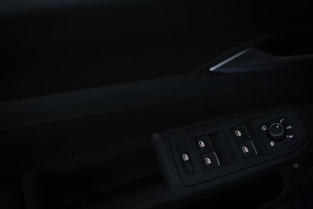Volkswagen GOLF 1.5 eHybrid 272pk GTE Pano/Leder/IQ.Light/360/Headup/DCC/Keyless/Elek. stoel+mem/Dodehoek/Trekhaak wegkl.