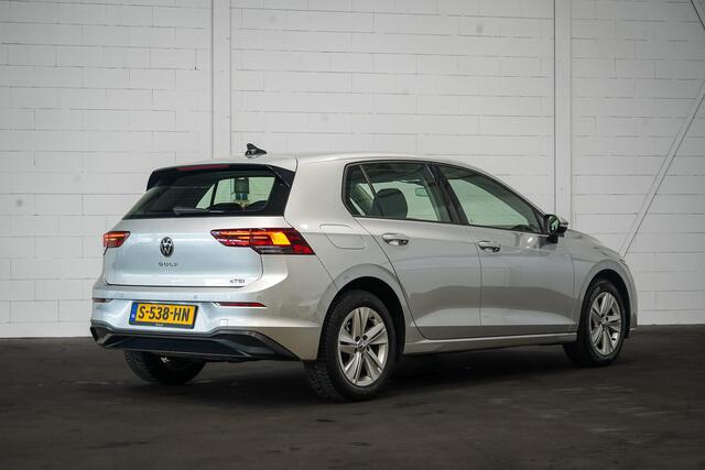 Volkswagen GOLF 1.0 eTSI Life | Stoelverwarming | Climate | Navigatie | ACC