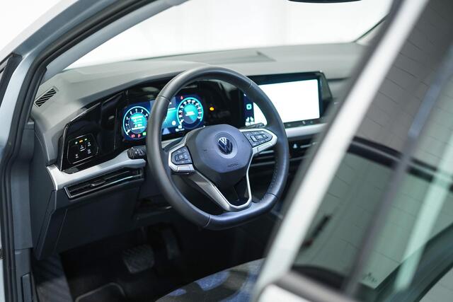 Volkswagen GOLF 1.0 eTSI Life | Stoelverwarming | Climate | Navigatie | ACC