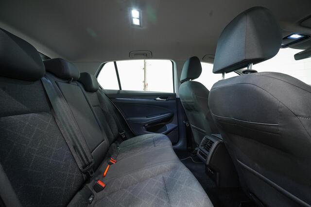 Volkswagen GOLF 1.0 eTSI Life | Stoelverwarming | Climate | Navigatie | ACC