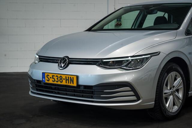 Volkswagen GOLF 1.0 eTSI Life | Stoelverwarming | Climate | Navigatie | ACC