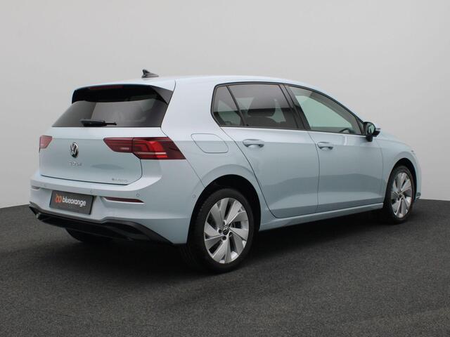Volkswagen GOLF 1.5 eHybrid Life Edition 204PK DSG SOH 100%, Adaptieve Cruise Controle, Navi via Apple Carplay/Android Auto, Achteruitrijcamera, Stoel-Stuurverwarming, Keyless, 17" LM Velgen