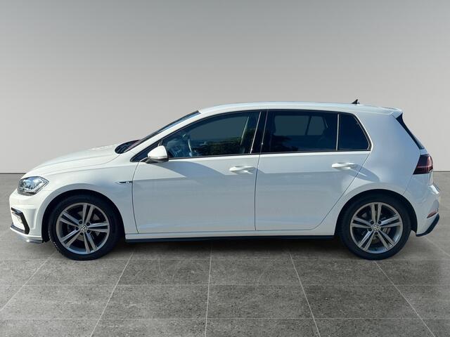 Volkswagen GOLF 1.5 150pk TSI Highline Business R Achteruitrijcamera (Rear View) | Parkeersensoren voor & achter | Velgen 'Sebring', 17 inch lichtmetaal