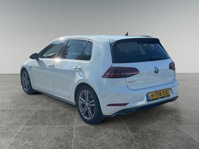 Volkswagen GOLF 1.5 150pk TSI Highline Business R Achteruitrijcamera (Rear View) | Parkeersensoren voor & achter | Velgen 'Sebring', 17 inch lichtmetaal
