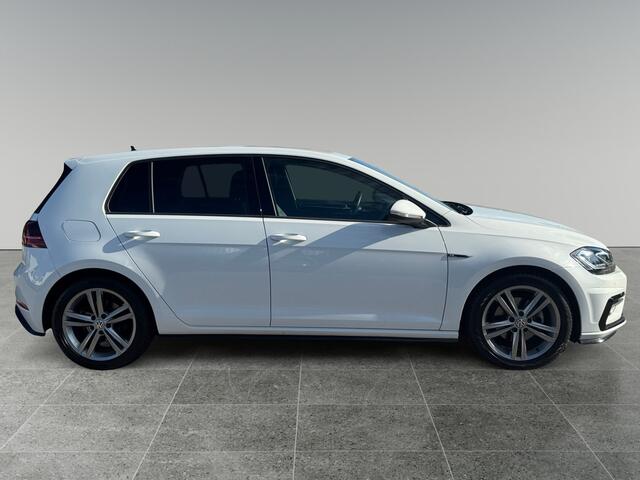 Volkswagen GOLF 1.5 150pk TSI Highline Business R Achteruitrijcamera (Rear View) | Parkeersensoren voor & achter | Velgen 'Sebring', 17 inch lichtmetaal