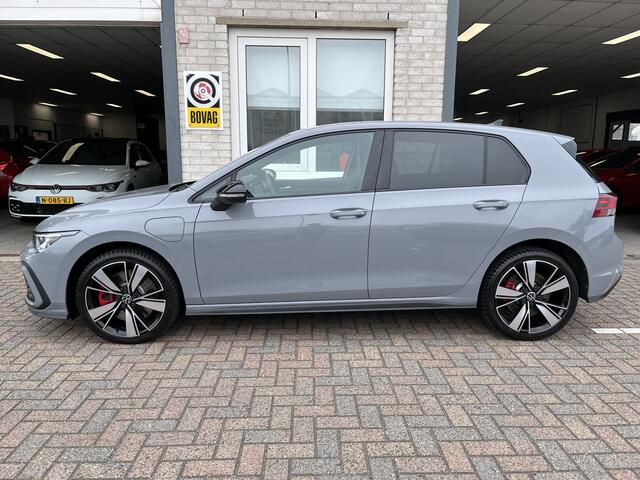 Volkswagen GOLF 1.4 eHybrid GTE / AUTOMAAT/ 245 PK/ BLACK STYLE/ ELEK. TREKHAAK/ CAMERA/ PARK. SENSOREN/ STOEL-STUURVERWARM./ TRAVEL ASSIST/ ADAPT. CRUISE/ APP CONNECT/ NAVI/ CLIMA/ DAB/ 18" LMV