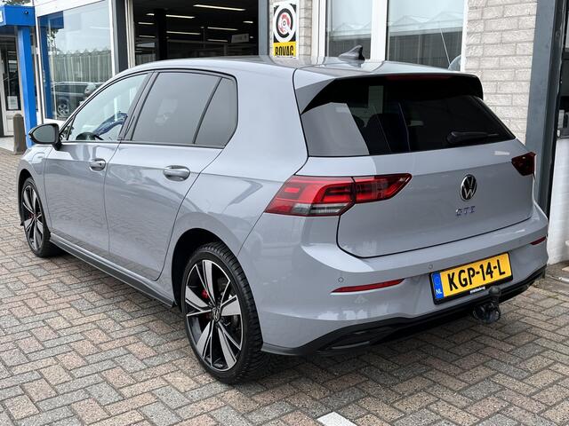 Volkswagen GOLF 1.4 eHybrid GTE / AUTOMAAT/ 245 PK/ BLACK STYLE/ ELEK. TREKHAAK/ CAMERA/ PARK. SENSOREN/ STOEL-STUURVERWARM./ TRAVEL ASSIST/ ADAPT. CRUISE/ APP CONNECT/ NAVI/ CLIMA/ DAB/ 18" LMV