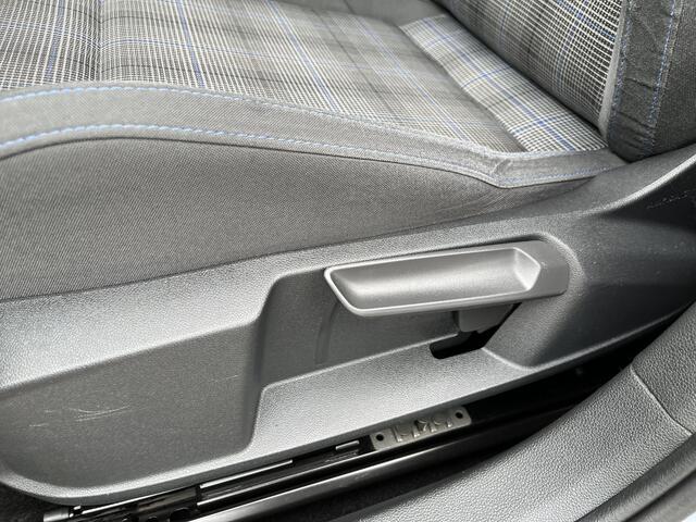Volkswagen GOLF 1.4 eHybrid GTE / AUTOMAAT/ 245 PK/ BLACK STYLE/ ELEK. TREKHAAK/ CAMERA/ PARK. SENSOREN/ STOEL-STUURVERWARM./ TRAVEL ASSIST/ ADAPT. CRUISE/ APP CONNECT/ NAVI/ CLIMA/ DAB/ 18" LMV