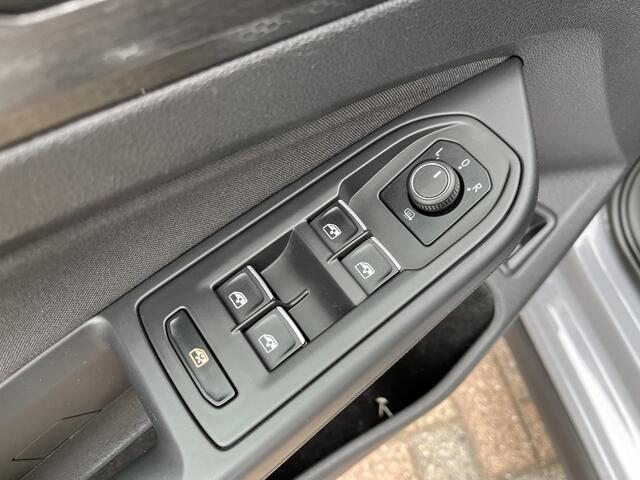 Volkswagen GOLF 1.4 eHybrid GTE / AUTOMAAT/ 245 PK/ BLACK STYLE/ ELEK. TREKHAAK/ CAMERA/ PARK. SENSOREN/ STOEL-STUURVERWARM./ TRAVEL ASSIST/ ADAPT. CRUISE/ APP CONNECT/ NAVI/ CLIMA/ DAB/ 18" LMV