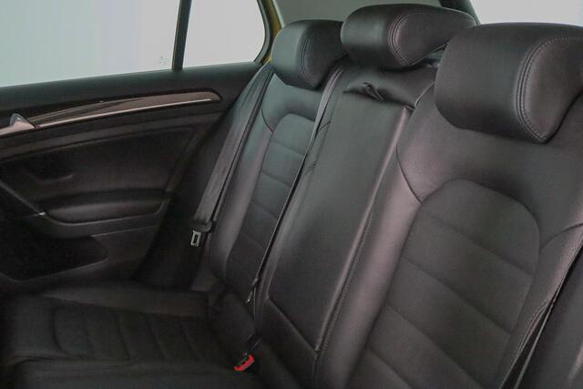 Volkswagen GOLF 1.4 TSI Highline R-Line Trekhaak, Massage, Apple Carplay/Android Auto, ACC, LED,