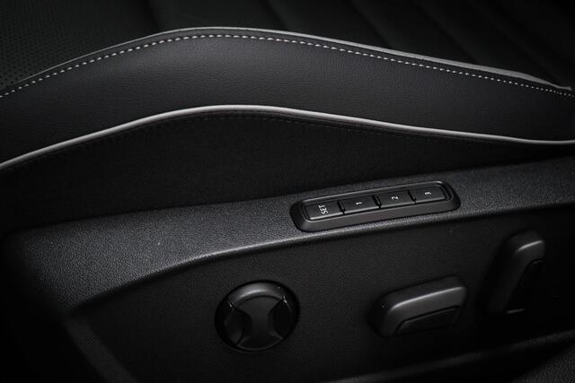 Volkswagen GOLF 1.5 eHybrid GTE | LEDER | PANORAMADAK | HEAD UP | STOELVENTILATIE | STUURVERWARMING | TREKHAAK | 18"