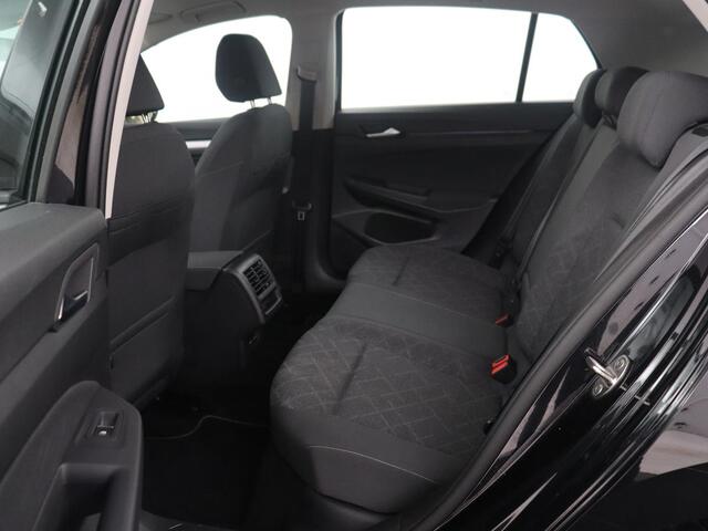 Volkswagen GOLF 1.0 eTSI Life | Automaat | Navigatie | Trekhaak | Adapt. Cruise | LED |