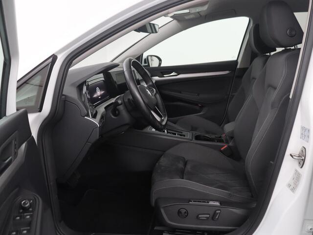 Volkswagen GOLF Variant 1.5 eTSI Life Business | Trekhaak | Camera | Stoelverwarming | Apple Carplay |