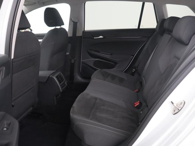 Volkswagen GOLF Variant 1.5 eTSI Life Business | Trekhaak | Camera | Stoelverwarming | Apple Carplay |