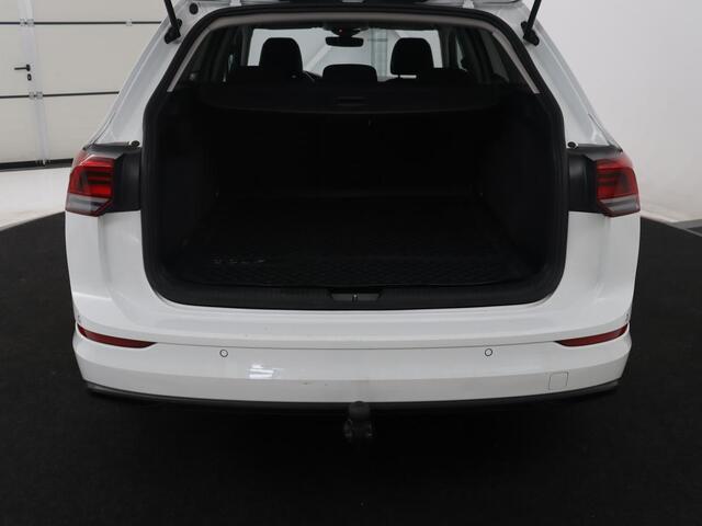 Volkswagen GOLF Variant 1.5 eTSI Life Business | Trekhaak | Camera | Stoelverwarming | Apple Carplay |