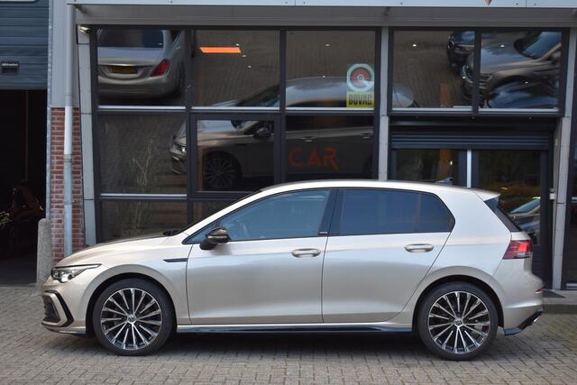 Volkswagen GOLF 1.5 eTSI R-Line ACC DCC Carplay Camera Sfeer Trekhaak