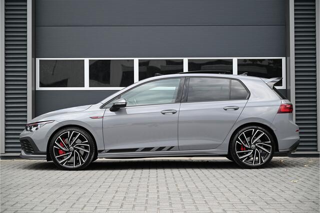 Volkswagen GOLF 2.0 TSI GTI CLUBSPORT 300 PK / PANO / IQ LIGHT / HARMAN KARDON / HEAD UP DISPLAY / MOONSTONE GREY
