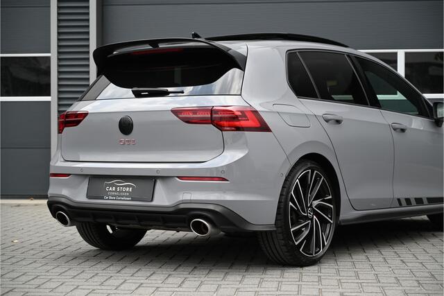 Volkswagen GOLF 2.0 TSI GTI CLUBSPORT 300 PK / PANO / IQ LIGHT / HARMAN KARDON / HEAD UP DISPLAY / MOONSTONE GREY