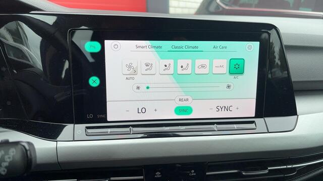 Volkswagen GOLF 1.0 TSI Life LESAUTO / FULL LED / CARPLAY / SFEER / CLIMA / PDC / BLUETOOTH / ACC / NL-AUTO
