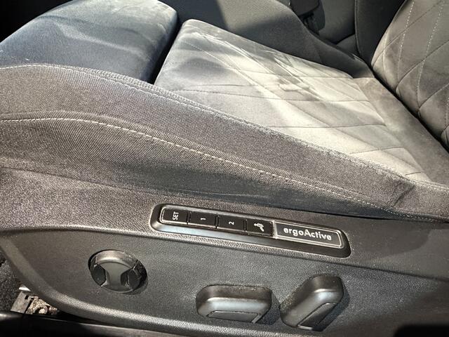 Volkswagen GOLF 1.5 TSI R-Line HEAD UP DISPLAY | NAVIGATIE | GEHEUGEN STOELEN