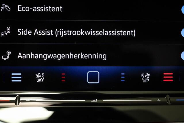 Volkswagen GOLF 1.5 eHybrid GTE | LEDER | PANORAMADAK | HEAD UP | STOELVENTILATIE | STUURVERWARMING | TREKHAAK | 18"