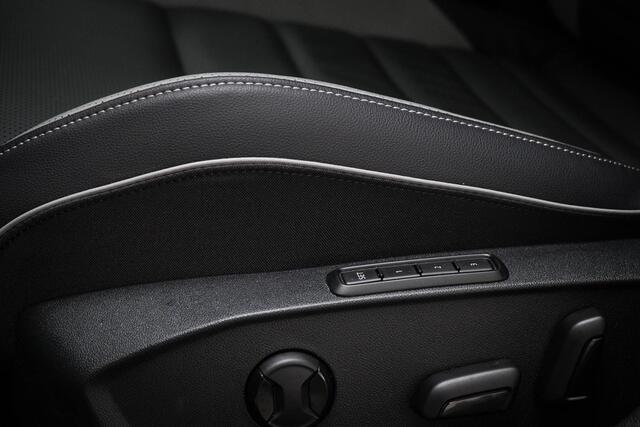 Volkswagen GOLF 1.5 eHybrid GTE | LEDER | PANORAMADAK | HEAD UP | STOELVENTILATIE | STUURVERWARMING | TREKHAAK | 18"