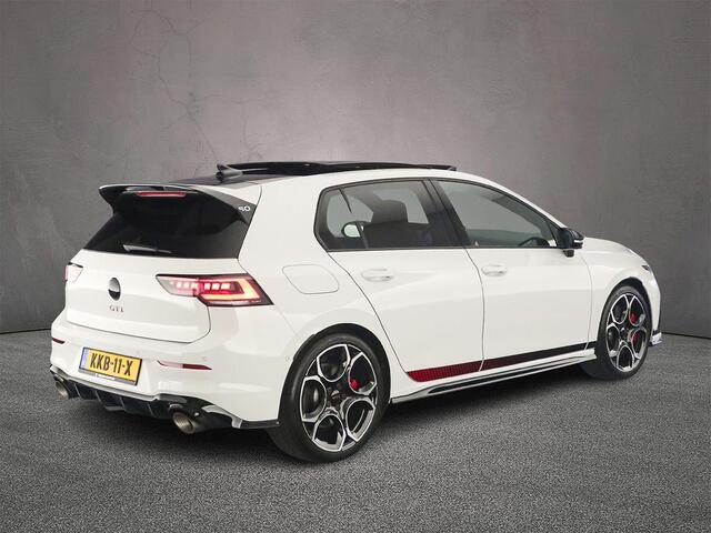 Volkswagen GOLF 2.0 TSI GTI Clubsport Edition 50 325pk DSG Automaat, Panoramadak, Lederen bekleding, Akrapovic, 360 camera, Head up display, Matrix LED koplampen, Dodehoeksensoren, Parkeersensoren, Navigatie, App-connect