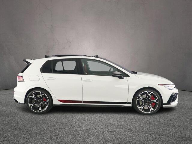 Volkswagen GOLF 2.0 TSI GTI Clubsport Edition 50 325pk DSG Automaat, Panoramadak, Lederen bekleding, Akrapovic, 360 camera, Head up display, Matrix LED koplampen, Dodehoeksensoren, Parkeersensoren, Navigatie, App-connect