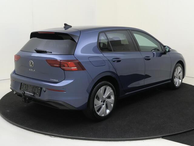 Volkswagen GOLF Life Edition eHybrid | 'App-Connect' draadloze smartphone integratie | Achterbank in ongelijke delen neerklapbaar incl. middenarmsteun en doorlaadmogelijkheid | Afstandscontrolesysteem (Front Assist)