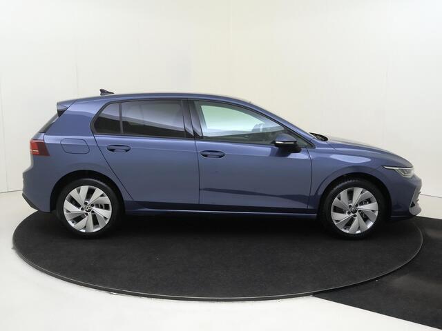 Volkswagen GOLF Life Edition eHybrid | 'App-Connect' draadloze smartphone integratie | Achterbank in ongelijke delen neerklapbaar incl. middenarmsteun en doorlaadmogelijkheid | Afstandscontrolesysteem (Front Assist)