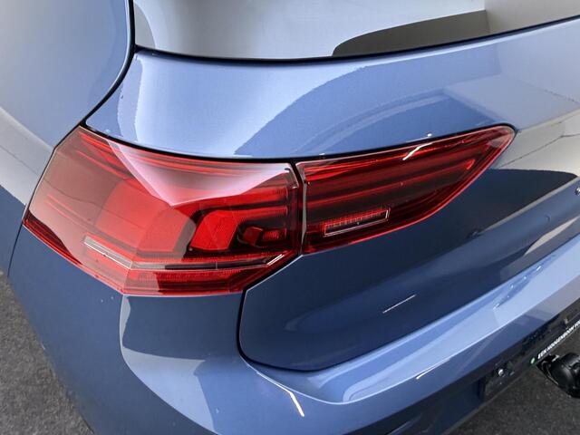 Volkswagen GOLF Life Edition eHybrid | 'App-Connect' draadloze smartphone integratie | Achterbank in ongelijke delen neerklapbaar incl. middenarmsteun en doorlaadmogelijkheid | Afstandscontrolesysteem (Front Assist)