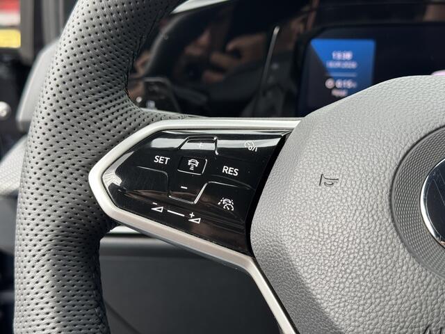 Volkswagen GOLF Variant 1.5 eTSI R-Line Business+ *Panorama * Trekhaak * Stoelverwarming * LED * Apple carplay *