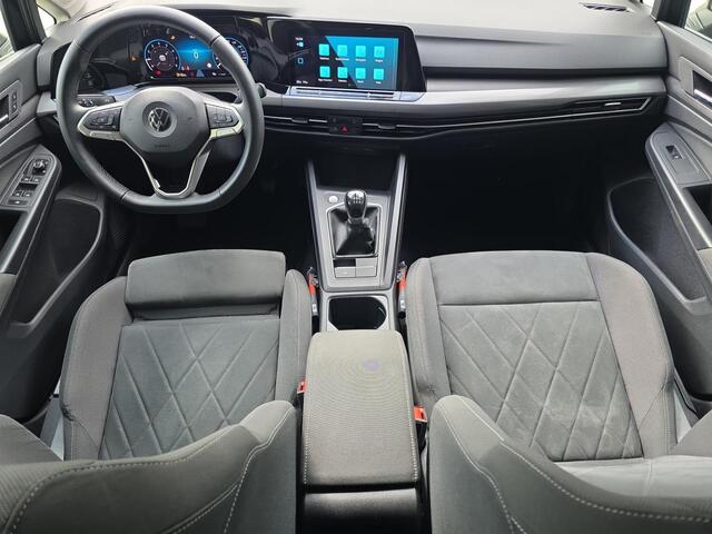 Volkswagen GOLF Style 1.5 TSI 130pk | TREKHAAK | LED MATRIX | 18" LM-VELGEN | ELEKTR. STOEL + MASSAGE | NAVI | APPLE CARPLAY / ANDROID AUTO | NL AUTO! |